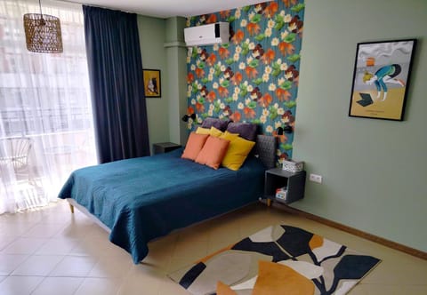 Bed, Balcony/Terrace, Seating area, air conditioner