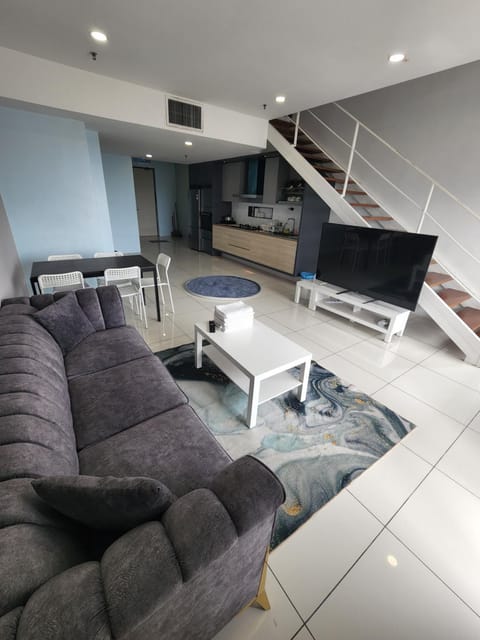 Communal lounge/ TV room, TV and multimedia, Living room, Seating area, Evening entertainment