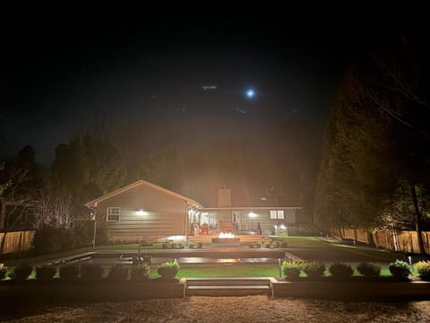 Hidden Haven House in Chikaming Township