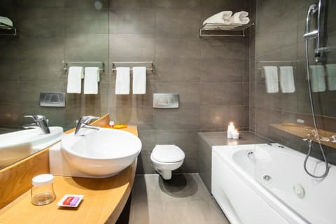 Shower, Toilet, Bathroom, Bath