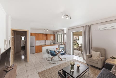TV and multimedia, Kitchen or kitchenette, Living room, Photo of the whole room, Seating area, Dining area, air conditioner