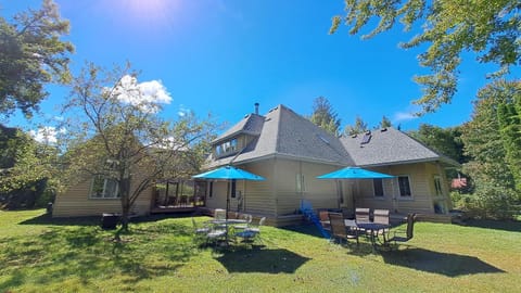 Victory Gardens House in Chikaming Township