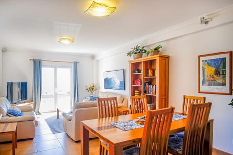 Communal lounge/ TV room, TV and multimedia, Living room, Seating area, Dining area, Evening entertainment