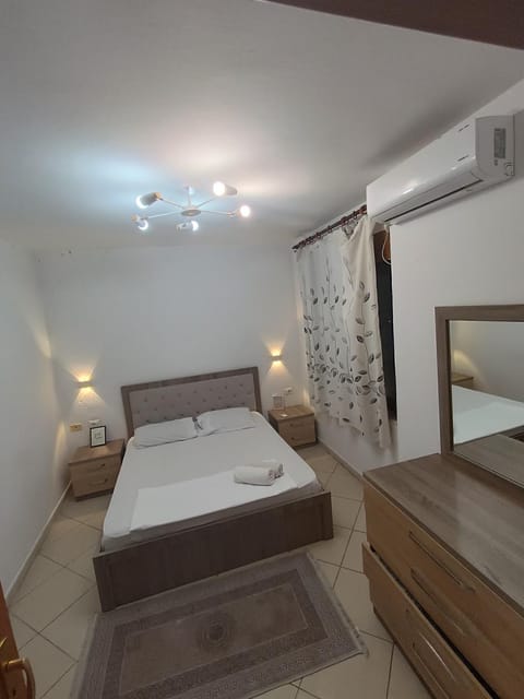 Bed, Photo of the whole room, Bedroom, air conditioner