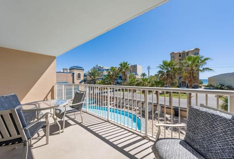 Day, Balcony/Terrace, Seating area, Pool view, Swimming pool