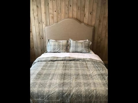 Single Cabin Unit 5 Cabin in Island Park