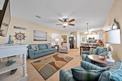 Day, Kitchen or kitchenette, Living room, Seating area, Dining area, furniture