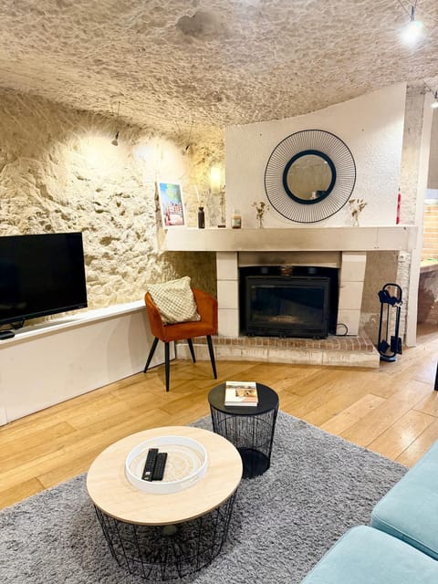 Communal lounge/ TV room, fireplace