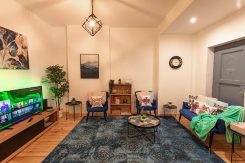 TV and multimedia, Living room, Photo of the whole room, Seating area