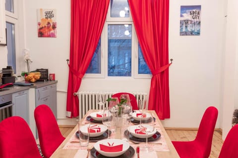 Food and drinks, Dining area, Food, Drinks