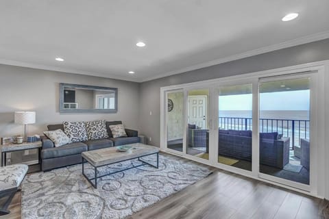 Wellness Retreat - Oceanfront condo w beach access House in Sawgrass