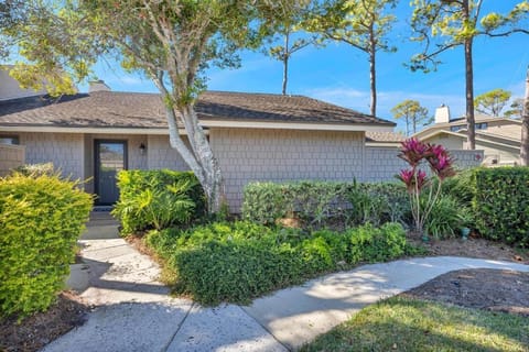 Beach-2-Green - 3BR condo w golf views & pool House in Sawgrass