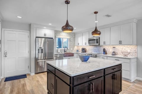 Beach-2-Green - 3BR condo w golf views & pool House in Sawgrass