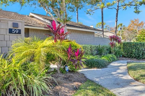 Beach-2-Green - 3BR condo w golf views & pool House in Sawgrass