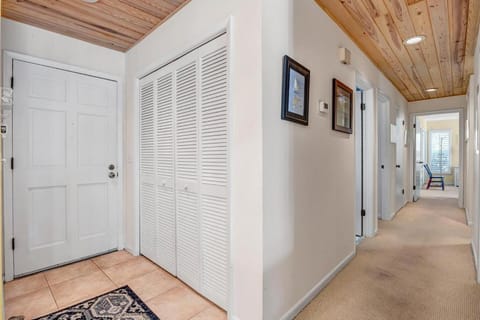 Fishermans Recess - 3BR condo w lake views & lanai House in Sawgrass