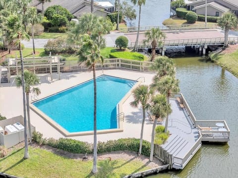 Seaclusion - Spacious condo w lanai & pool House in Sawgrass