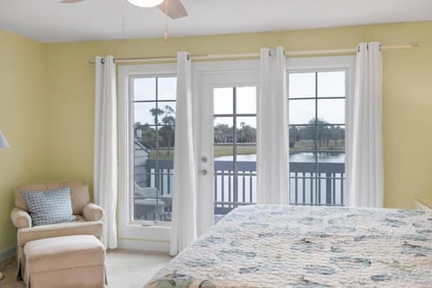 Beachy Vibes - 2BR w lake views & screened sunroom House in Sawgrass