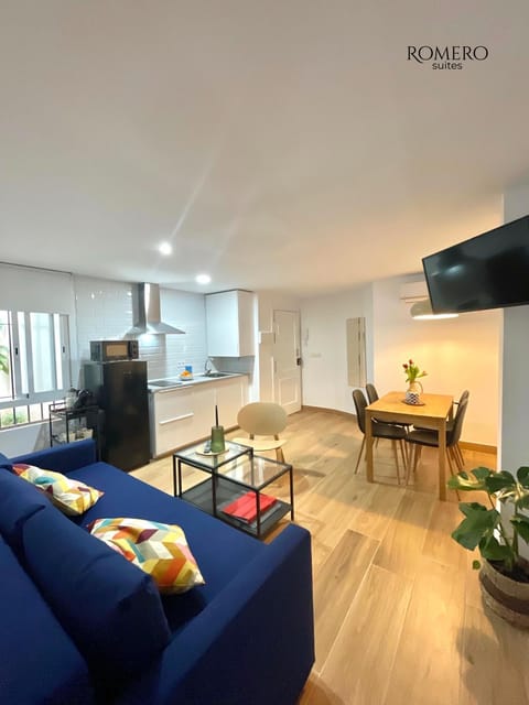 Kitchen or kitchenette, Lounge or bar, Dining area