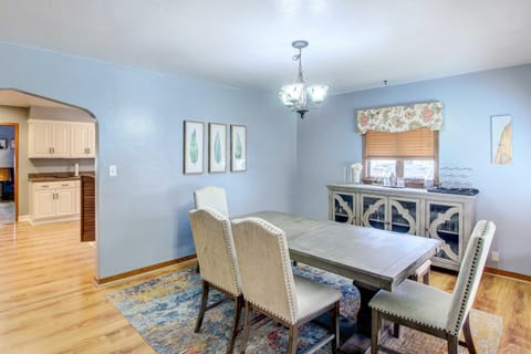 Cozy Wisconsin Abode Walk to Lake Michigan! House in Algoma