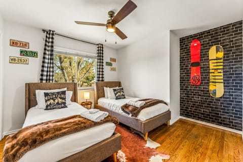 Photo of the whole room, Bedroom