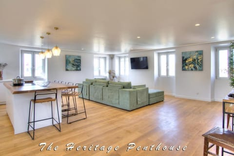 The Heritage Penthouse! Old City Centre Apartment in Corfu