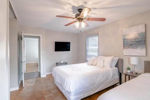 Enchanting Forestwood Retreat House in Mobile