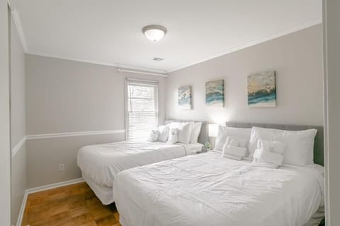 Enchanting Forestwood Retreat House in Mobile