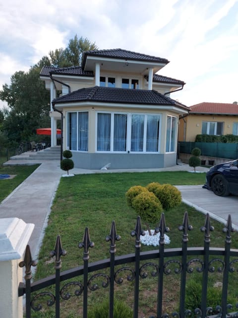 Property building, Natural landscape, Garden
