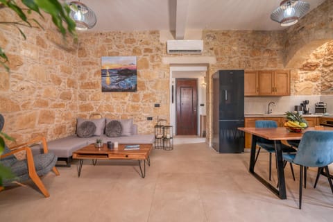 Kitchen or kitchenette, Living room, Seating area, Dining area, air conditioner