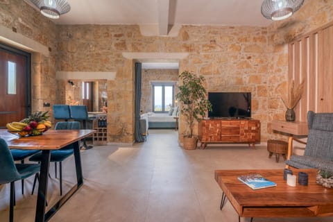 TV and multimedia, Living room, Seating area, Bedroom, minibar, kitchen