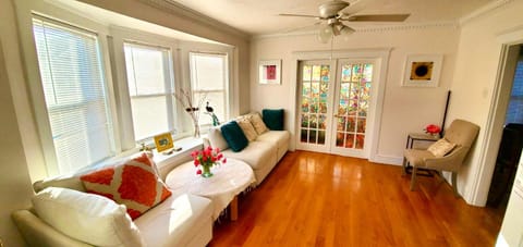 Seating area, Entertainment, Sunrise, fireplace