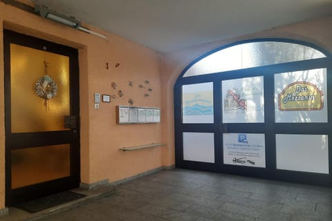 Facade/entrance