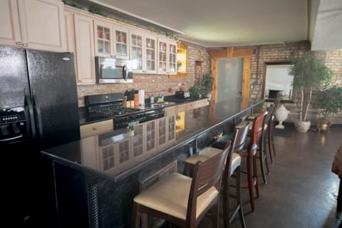 Lounge or bar, kitchen
