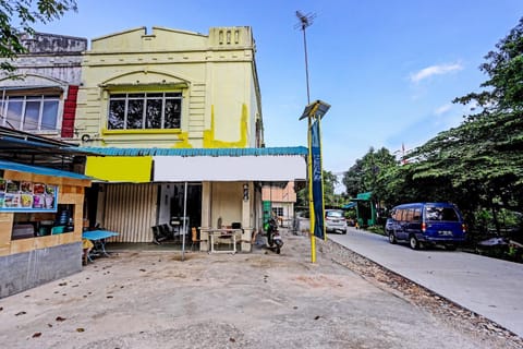 Facade/entrance