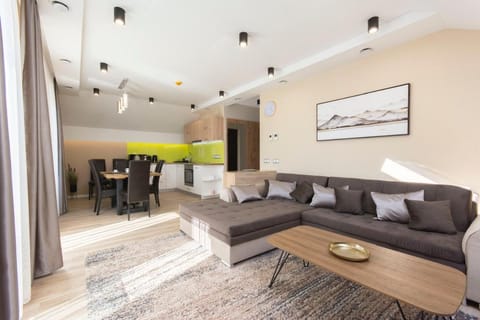Coffee/tea facilities, Living room, Seating area, Dining area