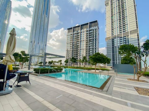 Pool view, Swimming pool, sunbed