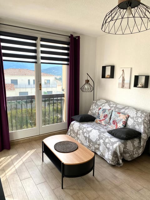 View (from property/room), Balcony/Terrace, Living room