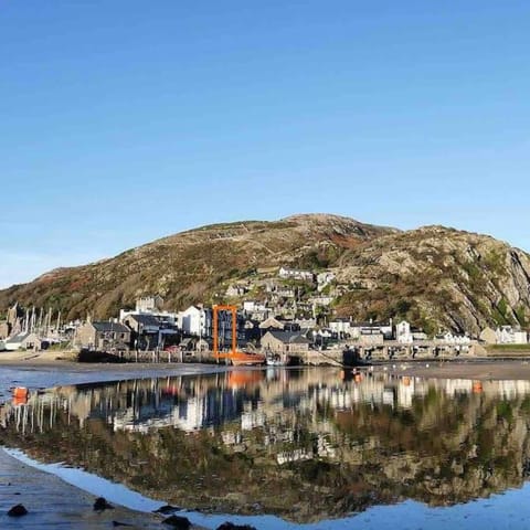 Harbourside 2 Bed apartment, Barmouth Bridge Views Apartment in Barmouth