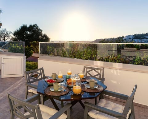 Natural landscape, View (from property/room), Balcony/Terrace, Dining area