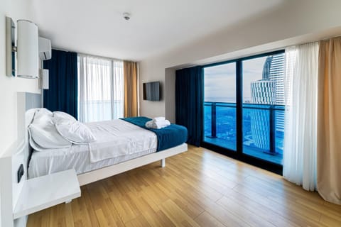Bed, TV and multimedia, Bedroom