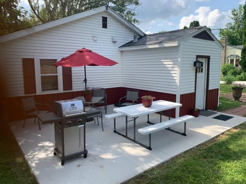 Cottage11 of Avalon -2 Bedroom-1 Bath- Laundry- Sleeps 6 House in Lansing