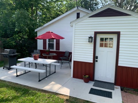 Cottage11 of Avalon -2 Bedroom-1 Bath- Laundry- Sleeps 6 House in Lansing