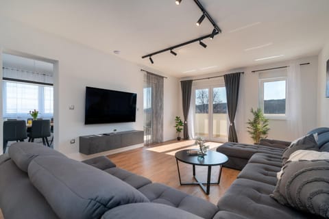 Communal lounge/ TV room, TV and multimedia, Living room, Seating area
