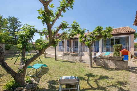 Property building, Patio, Spring, Day, Garden, Garden view, Pool view, Swimming pool, sunbed