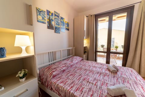 Bed, Balcony/Terrace, Photo of the whole room, Decorative detail, Bedroom, wardrobe, air conditioner