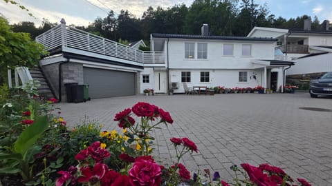 Property building, Day, Street view, Parking