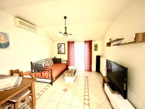 TV and multimedia, Living room, Photo of the whole room