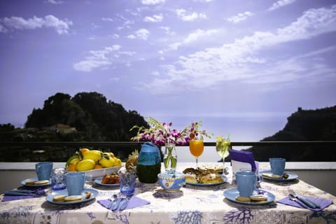 Natural landscape, View (from property/room), Balcony/Terrace, Food and drinks, Food, Sea view, Drinks