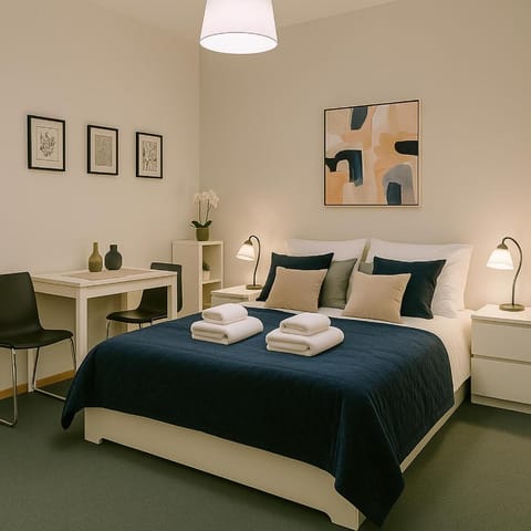 Bed, Photo of the whole room, Bedroom, towels