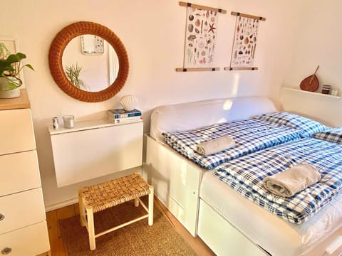 En hel lejlighed i midtbyen - centralt, tæt på alt og med parkering! Apartment in Central Denmark Region